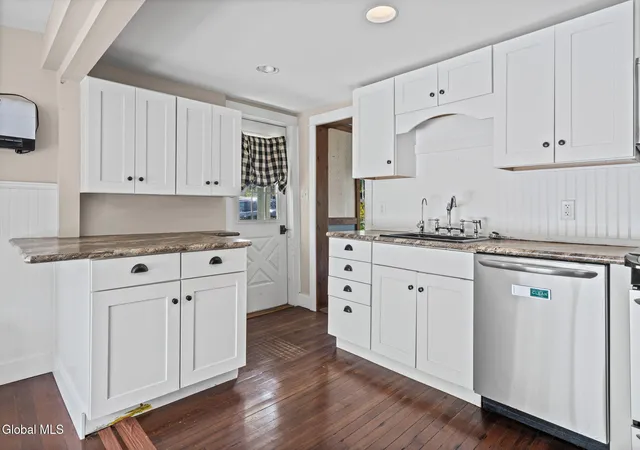 Photo 4 of Single family home for sale at 625 Kenwood Ave, Bethlehem, NY 12054 | MLS# 202624933 | Listing updated on 2026-09-16