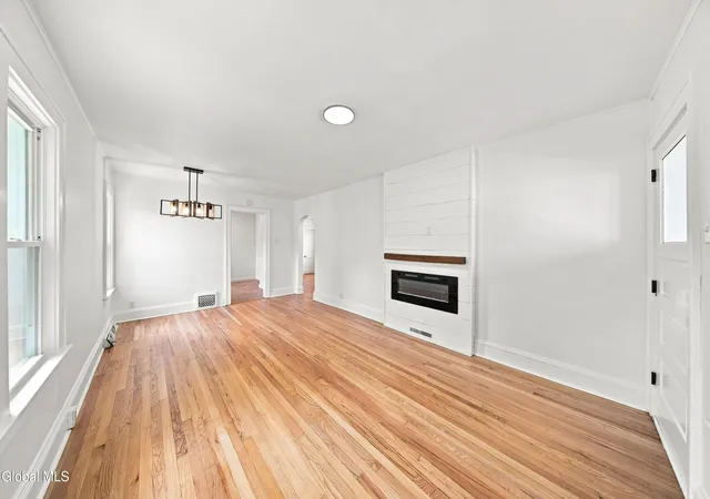 Photo 4 of Sale Pending at 383 Vley Rd, Schenectady, NY 12302 | MLS# 202624894 | Listing updated on 2026-09-05