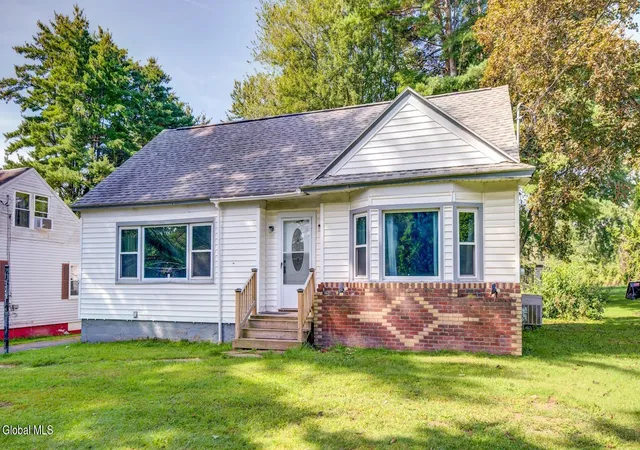 Photo 1 of Single family home for sale at 4254 New York 30, Perth, NY 12010 | MLS# 202624926 | Listing updated on 2026-08-29