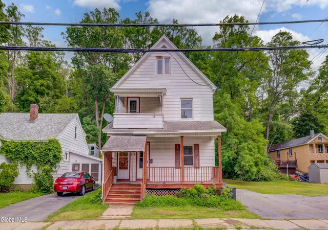 Photo 3 of Sale Pending at 176 Florida Ave, Amsterdam, NY 12010 | MLS# 202625024 | Listing updated on 2026-09-01