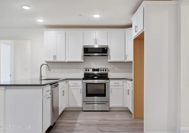 Photo 4 of Condo for sale at 137 Carriage Blvd, Rotterdam, NY 12306 | MLS# 202625036 | Listing updated on 2026-08-28