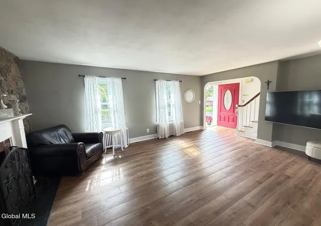 Photo 2 of Sale Pending at 40 Glynn St, Albany, NY 12203 | MLS# 202625058 | Listing updated on 2026-09-02