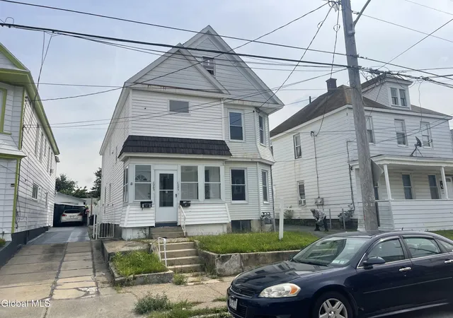 Photo 3 of Sale Pending at 1083 Congress St, Schenectady, NY 12303 | MLS# 202625126 | Listing updated on 2026-09-03