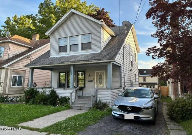Photo 3 of Sale Pending at 268 Morris St, Albany, NY 12208 | MLS# 202624977 | Listing updated on 2026-09-11