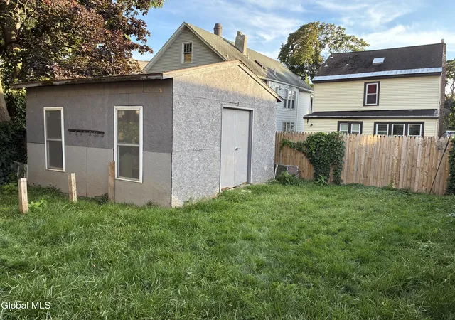 Photo 4 of Sale Pending at 268 Morris St, Albany, NY 12208 | MLS# 202624977 | Listing updated on 2026-09-11