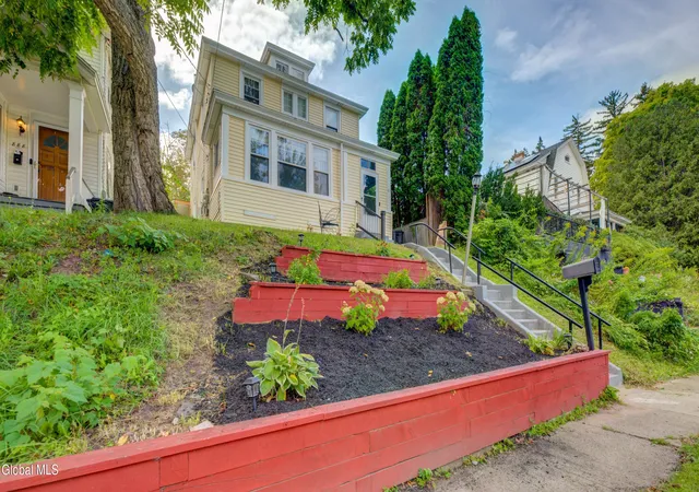 Photo 2 of Single family home for sale at 892 Warren St, Albany, NY 12208 | MLS# 202625046 | Listing updated on 2026-09-15