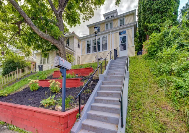 Photo 3 of Single family home for sale at 892 Warren St, Albany, NY 12208 | MLS# 202625046 | Listing updated on 2026-09-15