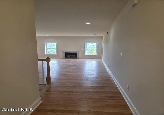 Photo 3 of Single family home for sale at 31 Harbor Ln, Colonie, NY 12047 | MLS# 202624985 | Listing updated on 2026-08-31