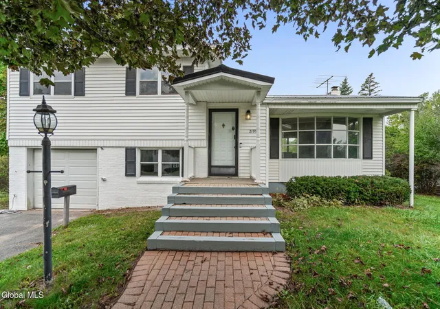 Photo 2 of Sale Pending at 2199 Webster Dr, Niskayuna, NY 12309 | MLS# 202625042 | Listing updated on 2026-09-01