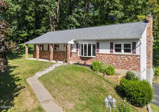 Photo 2 of Sale Pending at 26 Appletree Ln, Clifton Park, NY 12065 | MLS# 202625075 | Listing updated on 2026-09-02