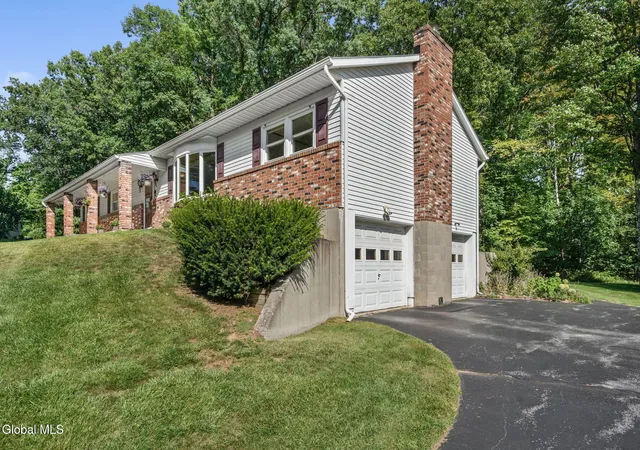 Photo 3 of Sale Pending at 26 Appletree Ln, Clifton Park, NY 12065 | MLS# 202625075 | Listing updated on 2026-09-02