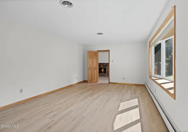 Photo 4 of Sale Pending at 26 Appletree Ln, Clifton Park, NY 12065 | MLS# 202625075 | Listing updated on 2026-09-02
