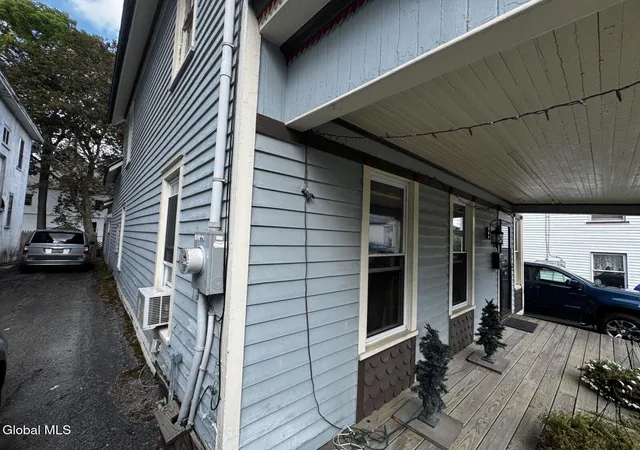 Photo 4 of Single family home for sale at 109 S Market St, Johnstown, NY 12095 | MLS# 202625049 | Listing updated on 2026-09-03