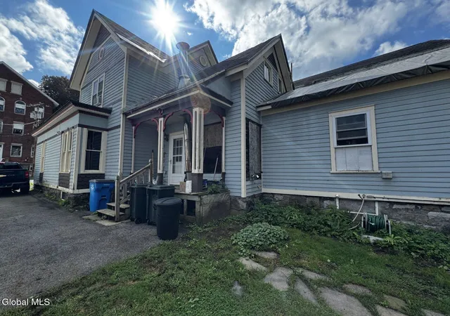 Photo 5 of Single family home for sale at 109 S Market St, Johnstown, NY 12095 | MLS# 202625049 | Listing updated on 2026-09-03