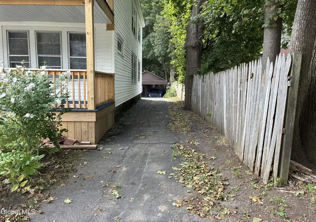 Photo 3 of House for sale at 1928 Broad St, Schenectady, NY 12306 | MLS# 202625025 | Listing updated on 2026-09-03