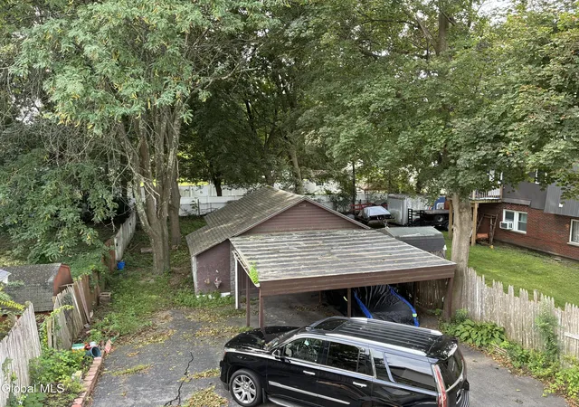 Photo 4 of House for sale at 1928 Broad St, Schenectady, NY 12306 | MLS# 202625025 | Listing updated on 2026-09-03