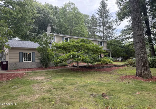 Photo 1 of Single family home for sale at 2 Acorn Grove, Clifton Park, NY 12019 | MLS# 202625102 | Listing updated on 2026-09-15