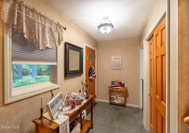 Photo 3 of Single family home for sale at 2 Acorn Grove, Clifton Park, NY 12019 | MLS# 202625102 | Listing updated on 2026-09-15