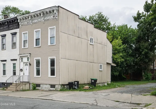 Photo 3 of Single family home for sale at 19 N Lake Ave, Albany, NY 12203 | MLS# 202625050 | Listing updated on 2026-09-14