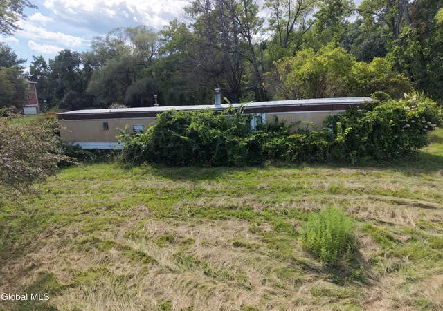 Photo 4 of Single family home for sale at 211 Roberts Hill Rd, New Baltimore, NY 12192 | MLS# 202625051 | Listing updated on 2026-08-30