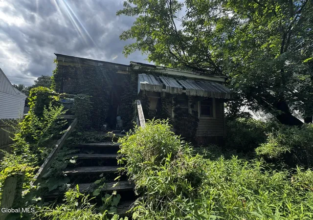 Photo 3 of Single family home for sale at 51 Slingerland St, Albany, NY 12202 | MLS# 202625067 | Listing updated on 2026-09-16
