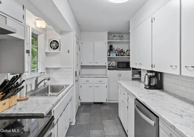 Photo 3 of Single family home for sale at 1 Woodin Rd, Halfmoon, NY 12065 | MLS# 202625077 | Listing updated on 2026-08-31