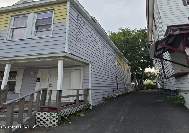 Photo 2 of House for sale at 4 Hawk St, Schenectady, NY 12307 | MLS# 202625128 | Listing updated on 2026-09-04