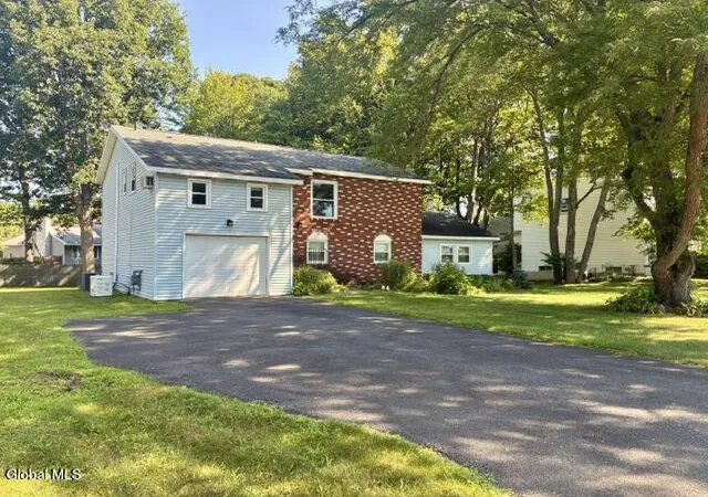 Photo 2 of Sale Pending at 6 Pinestump Rd, Albany, NY 12205 | MLS# 202625106 | Listing updated on 2026-09-03