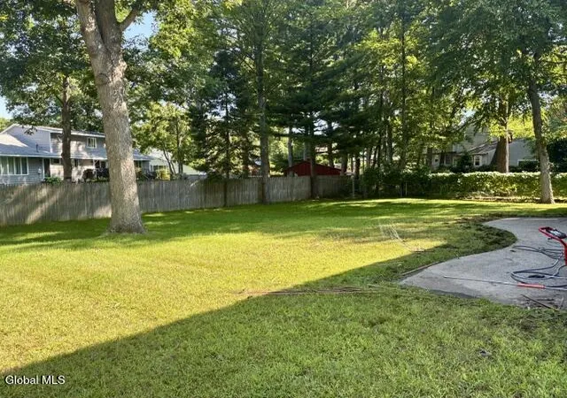 Photo 3 of Sale Pending at 6 Pinestump Rd, Albany, NY 12205 | MLS# 202625106 | Listing updated on 2026-09-03