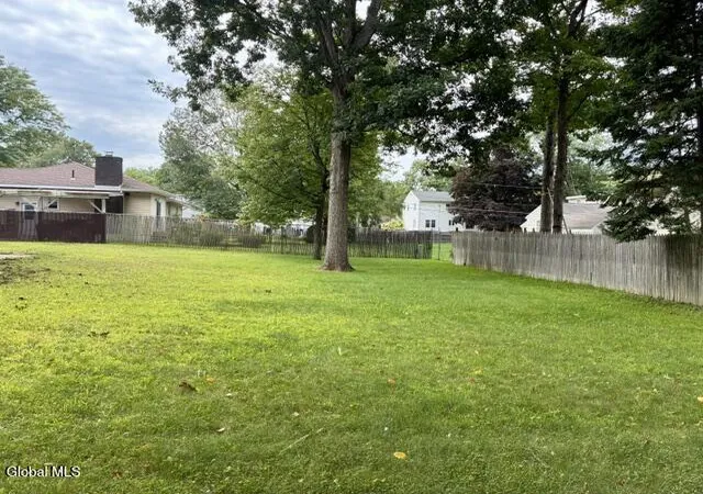 Photo 4 of Sale Pending at 6 Pinestump Rd, Albany, NY 12205 | MLS# 202625106 | Listing updated on 2026-09-03