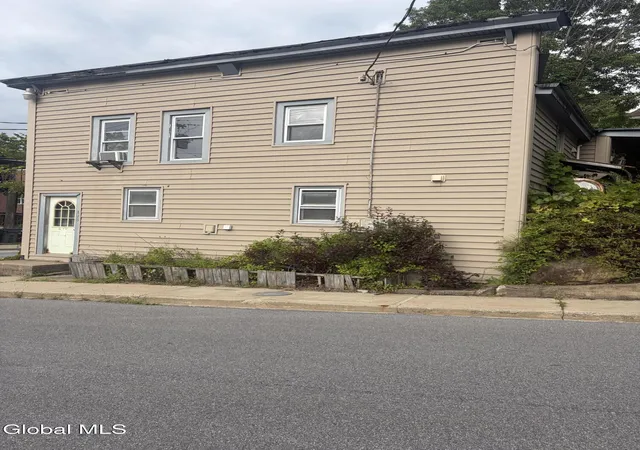 Photo 1 of Single family home for sale at 125 Maple St, Corinth, NY 12822 | MLS# 202625104 | Listing updated on 2026-09-12