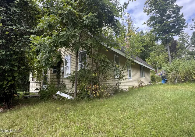 Photo 2 of Sale Pending at 9 Victor Ln, Averill Park, NY 12018 | MLS# 202625144 | Listing updated on 2026-09-03