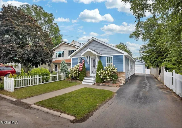 Photo 2 of Sale Pending at 2872 Guilderland Ave, Schenectady, NY 12306 | MLS# 202625146 | Listing updated on 2026-09-09