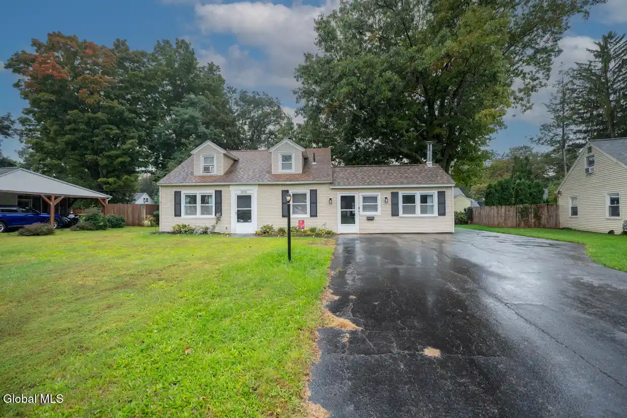 Single family home for sale at 1013 Inner Dr, Rotterdam, NY 12303 | MLS# 202627249