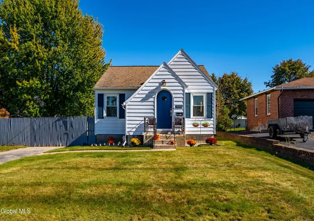 Photo 1 of Single family home for sale at 2020 Greenpoint Ave, Schenectady, NY 12303 | MLS# 202628648 | Listing updated on 2026-10-28