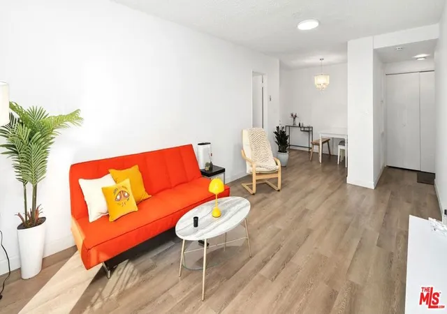 1st image of 4255 W 5Th St #106, Los Angeles, CA 90020 | MLS# 25497787