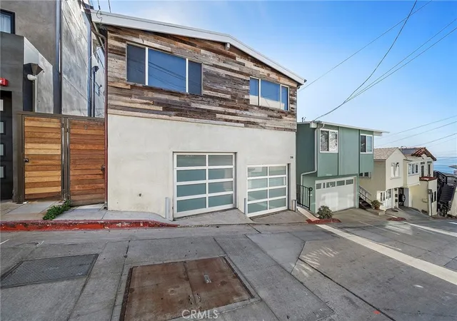 Photo 2 of Sale Pending at 200 Moonstone St, Manhattan Beach, CA 90266 | MLS# SB25047265 | Listing updated on 2025-11-01