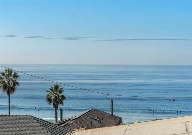Photo 3 of Sale Pending at 200 Moonstone St, Manhattan Beach, CA 90266 | MLS# SB25047265 | Listing updated on 2025-11-01