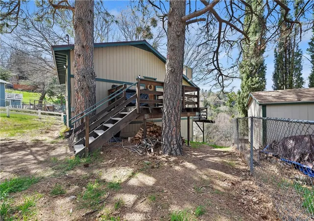 Photo 3 of Sale Pending at 382 Davos Dr, Crestline, CA 92325 | MLS# PW25092000 | Listing updated on 2025-11-08