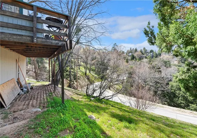 Photo 4 of Sale Pending at 382 Davos Dr, Crestline, CA 92325 | MLS# PW25092000 | Listing updated on 2025-11-08