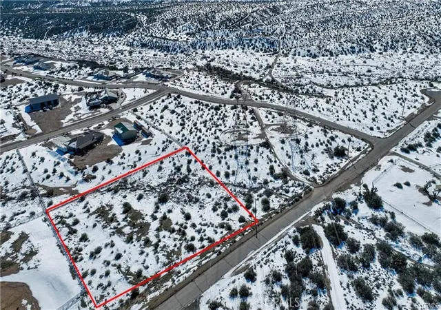 2nd image of 7877 Capelin Rd, Phelan, CA 92371 | MLS# HD25092591