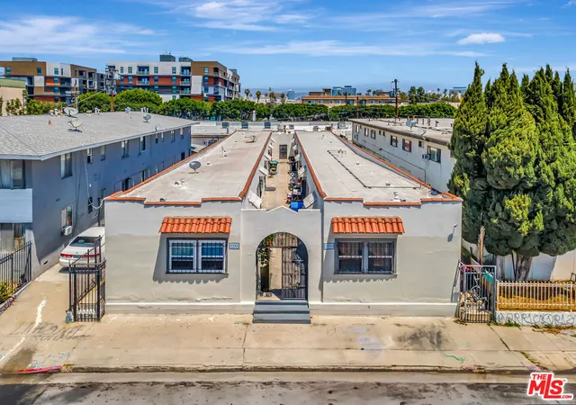3rd image of 2233 W 14Th St, Los Angeles, CA 90006 | MLS# 25544045