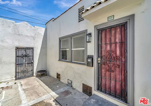 4th image of 2233 W 14Th St, Los Angeles, CA 90006 | MLS# 25544045