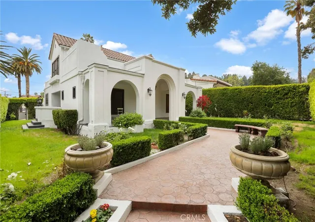 2nd image of 1901 N Oxford Ave, Los Angeles, CA 90027 | MLS# PW25130374