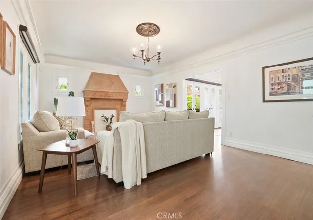 3rd image of 1901 N Oxford Ave, Los Angeles, CA 90027 | MLS# PW25130374
