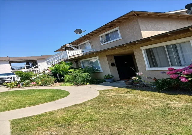 Photo 3 of House for sale at 16542 Sabot Ln, Huntington Beach, CA 92647 | MLS# OC25141535 | Listing updated on 2025-11-10