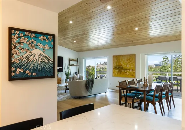 Photo 3 of Sale Pending at 22253 Del Valle St, Woodland Hills, CA 91364 | MLS# SR25154063 | Listing updated on 2025-11-07
