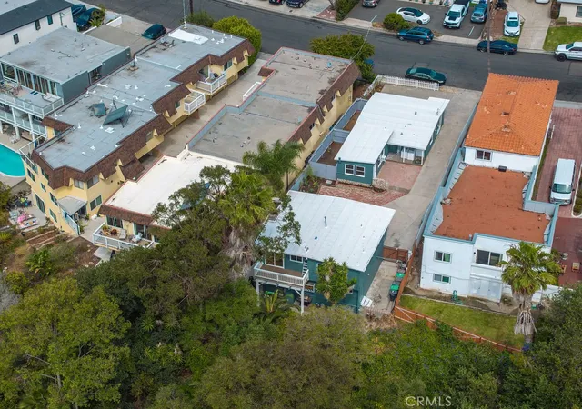 Photo 3 of Sale Pending at 221 Avenida Monterey, San Clemente, CA 92672 | MLS# OC25159411 | Listing updated on 2025-11-03
