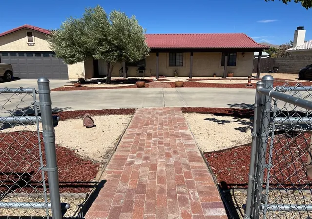 Photo 3 of Sale Pending at 7697 Windsor Ave, Hesperia, CA 92345 | MLS# HD25176387 | Listing updated on 2025-11-04