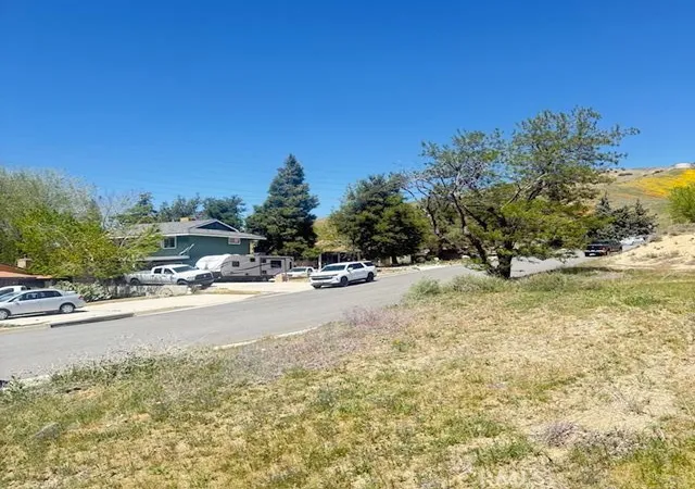 Homes for sale in Lake Hughes, CA | 1 Johnson Rd, Lake Hughes, CA 93532 | MLS# SR25182361